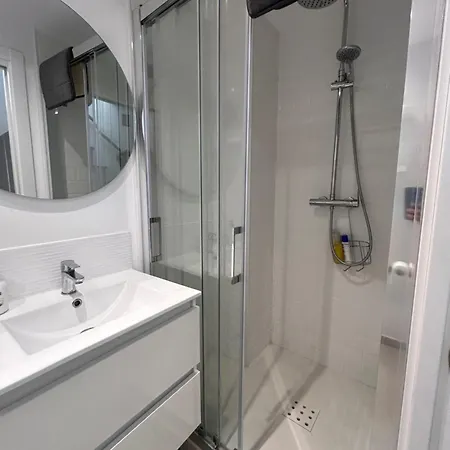 Fabulous 2 Bed-townhouse With Large Rooftop! Apartman Estepona