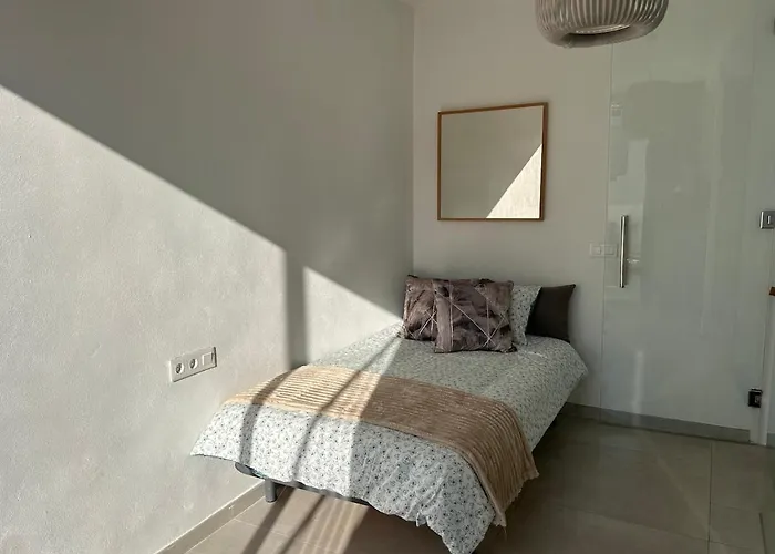 Fabulous 2 Bed-townhouse With Large Rooftop! *