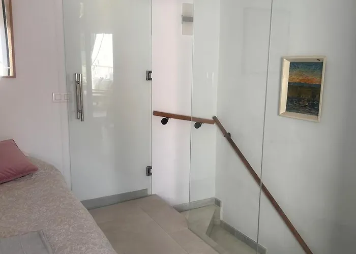 Fabulous 2 Bed-townhouse With Large Rooftop! Apartman