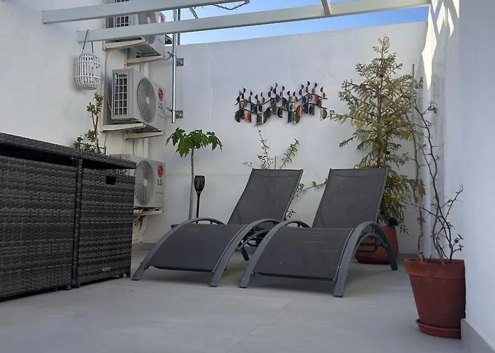 Apartman Fabulous 2 Bed-townhouse With Large Rooftop! *