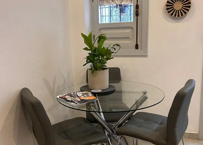 Fabulous 2 Bed-townhouse With Large Rooftop!