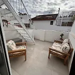 Fabulous 2 Bed-townhouse With Large Rooftop! Apartment
