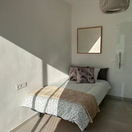 Fabulous 2 Bed-townhouse With Large Rooftop! *