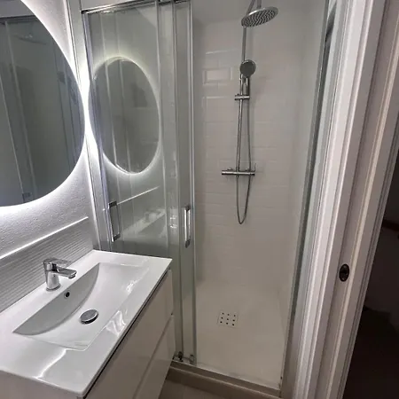 Fabulous 2 Bed-townhouse With Large Rooftop! *