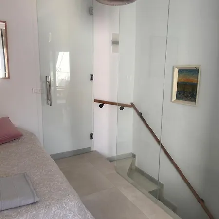 Fabulous 2 Bed-townhouse With Large Rooftop! Apartman
