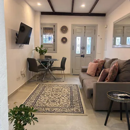 Fabulous 2 Bed-townhouse With Large Rooftop! Estepona