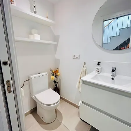 Fabulous 2 Bed-townhouse With Large Rooftop! *