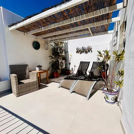 Fabulous 2 Bed-townhouse With Large Rooftop! *