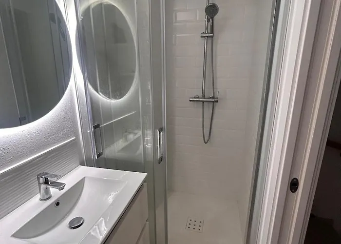 Fabulous 2 Bed-townhouse With Large Rooftop! *