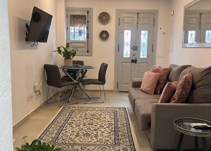 Fabulous 2 Bed-townhouse With Large Rooftop! Estepona