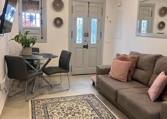 Fabulous 2 Bed-townhouse With Large Rooftop! * Estepona