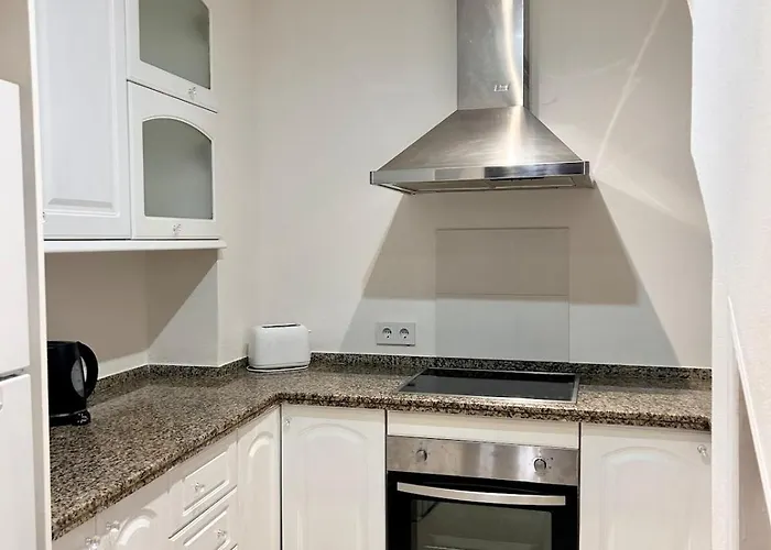 Fabulous 2 Bed-townhouse With Large Rooftop! * Estepona