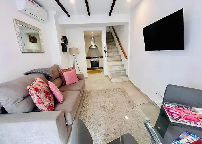 Fabulous 2 Bed-townhouse With Large Rooftop! * Estepona