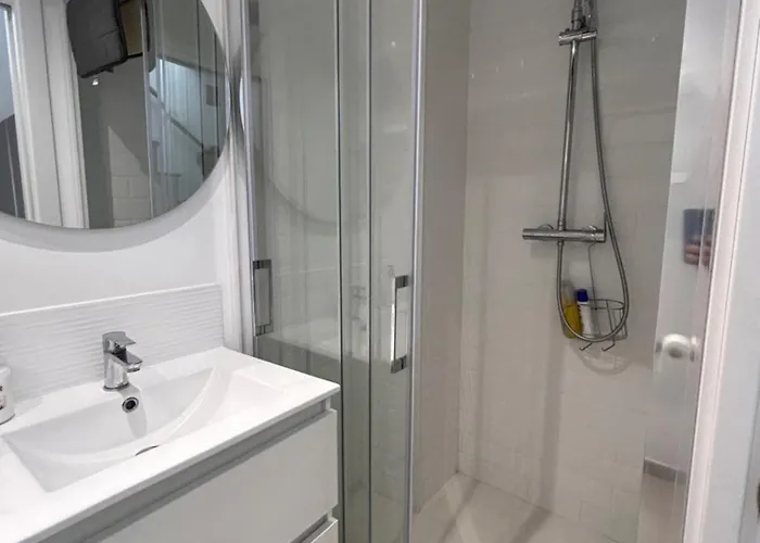 Fabulous 2 Bed-townhouse With Large Rooftop! Lejlighed Estepona